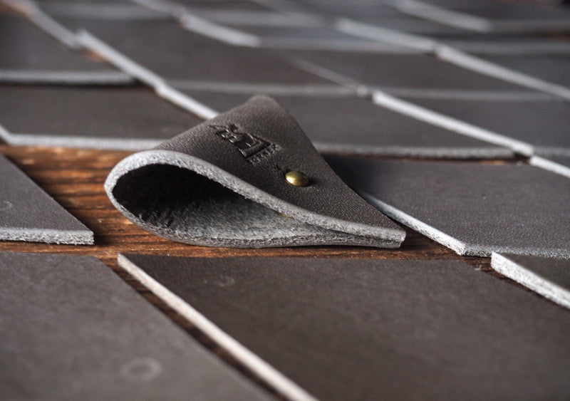 ES Corner Leather Cord Holder Earphone keeper Art photo galley