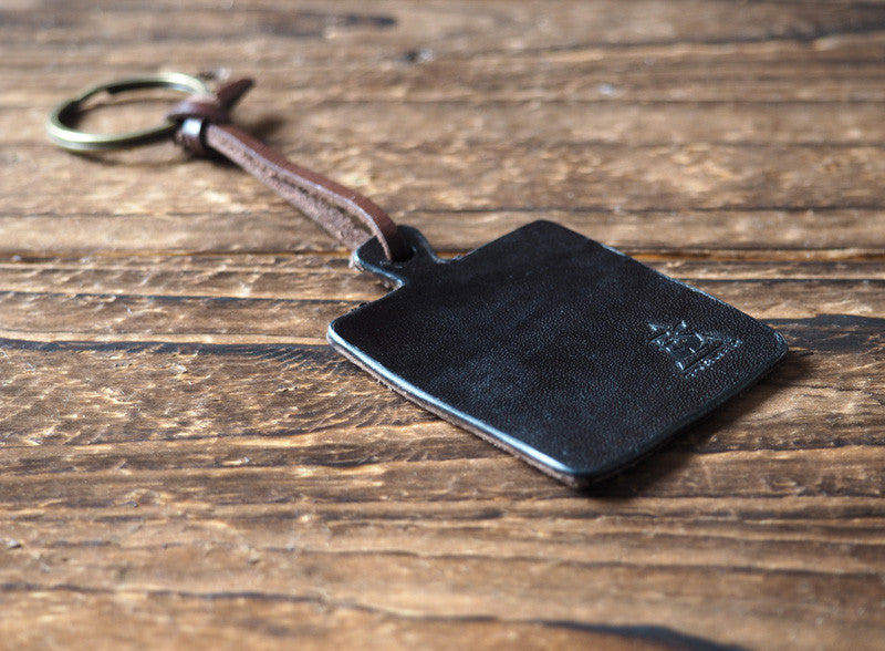 ES Corner Handmade Cutting Board Leather Keychain Black square shape