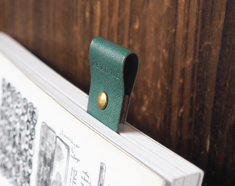 ES Corner Handmade Leather Bookmarks Engrave READ ME Bookmark Dark Green Close up