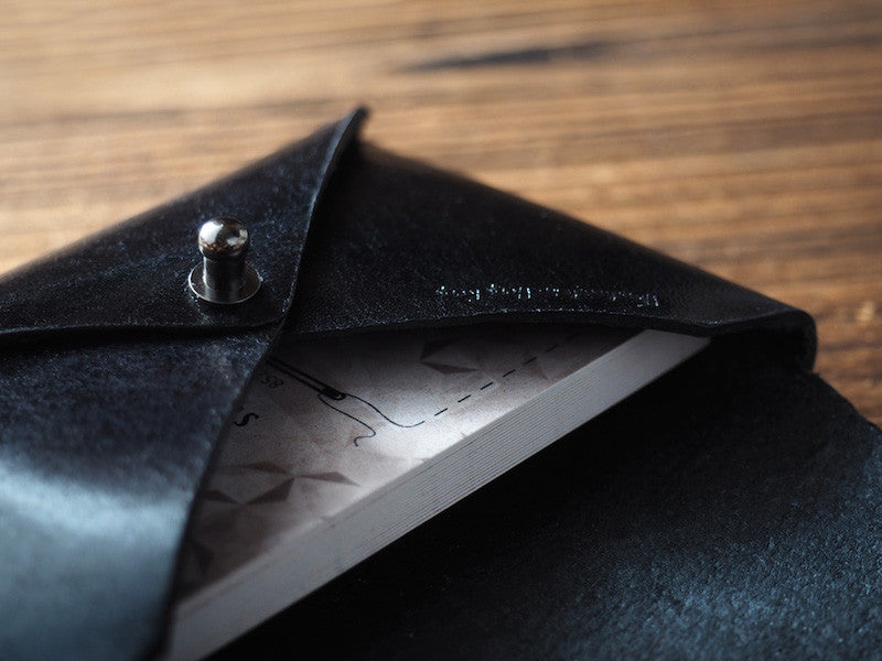 ES Corner Handmade Leather Minimal Business Card Holder Credit Card Holder Slim Wallet with metal stud closure Close up