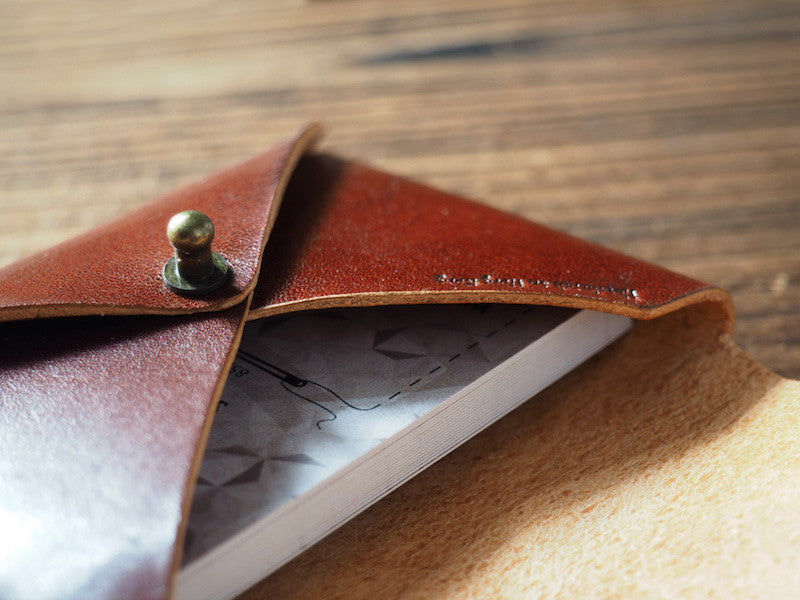 ES Corner Leather Minimal Business Card Holder Credit Card Holder Slim Wallet Whiskey Brown Close up