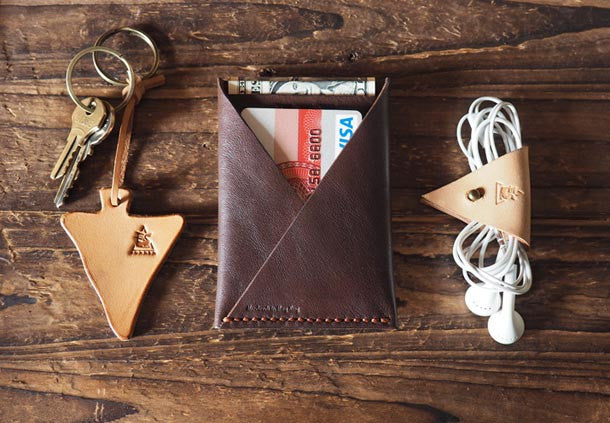 ES Corner Leather Folded Card Wallet Slim Card Wallet Credit card holder Brown Close up | Cord Holder |  Triangle Leather Keychain #Natural Nude
