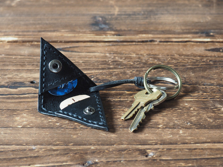 ES Corner Handmade Leather Guitar Pick Case Keychain with Personalized Leather Pick Black