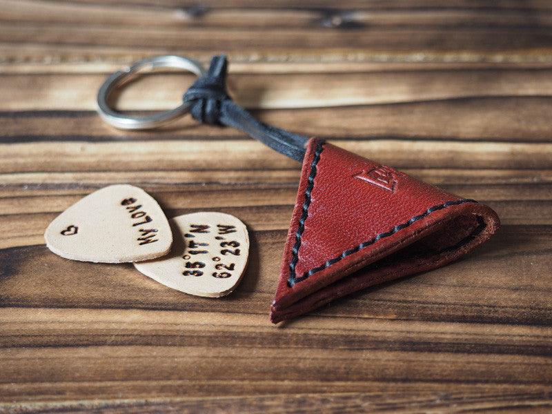 ES Corner Handmade Leather Guitar Pick Case Pick Holder Personalized with Leather Pick Burgundy