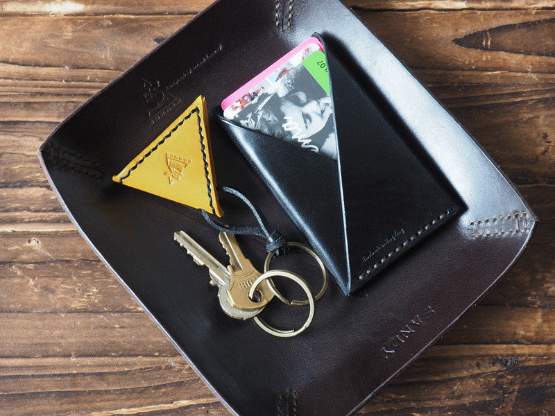 ES Corner Handmade Leather Guitar Pick Case Yellow Pick Holder and Card Wallet Black on Leather Valet Tray