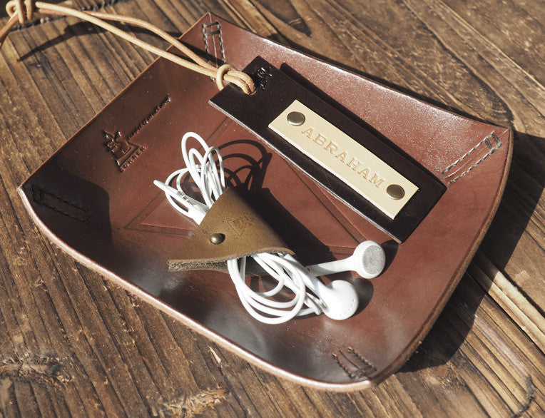 ES Corner Handmade Minimal Style Personalized Leather Luggage Tag Dark Brown with Light Brown Cord Holder on Valet Tray Personalized Gifts idea