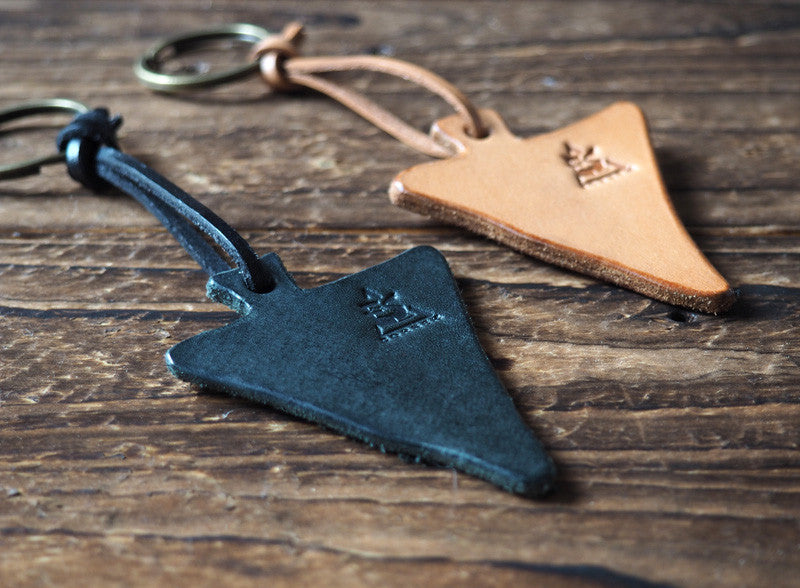 ES Corner Leather Keychain Triangle Geometric accessories Black Natural Nude Key ring